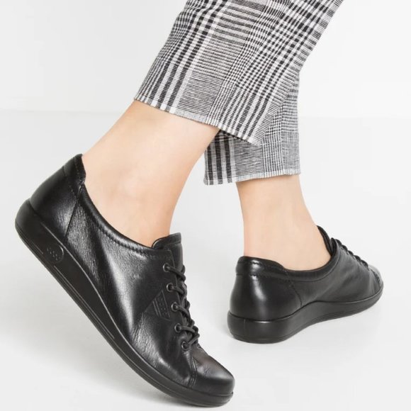 🎁 ECCO® Women's Soft 2.0 Tie Sneaker - Picture 1 of 7